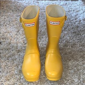 Yellow short hunter rain boots